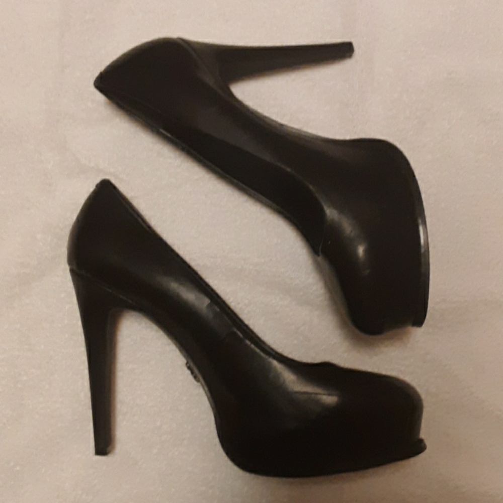 Vera Wang Black 9.5 Med Pump  hidden platform